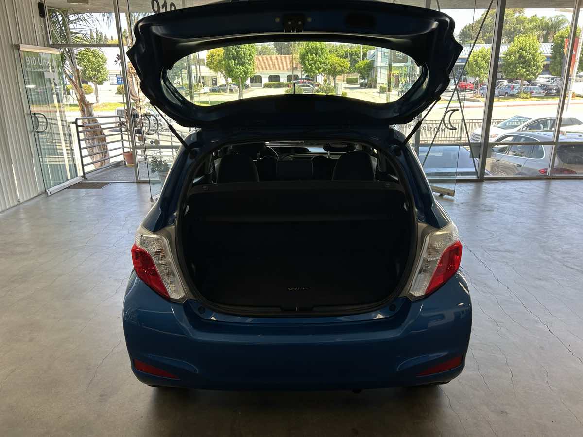 2012 Toyota Yaris LE photo 18