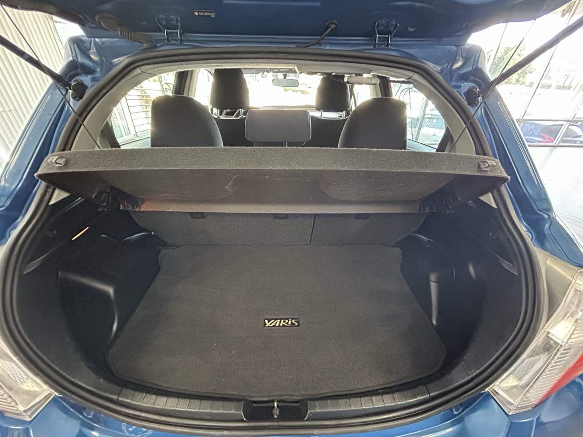2012 Toyota Yaris LE photo 19