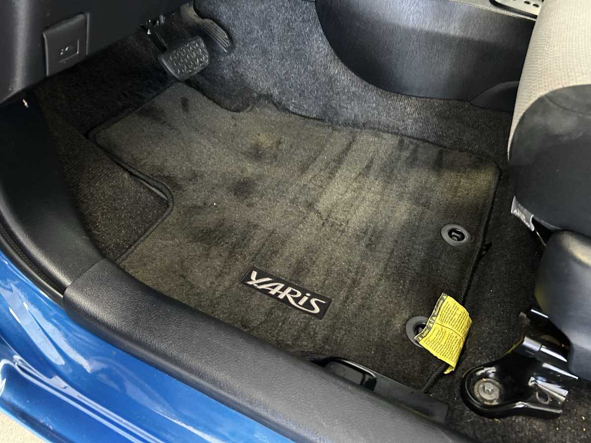 2012 Toyota Yaris LE photo 24