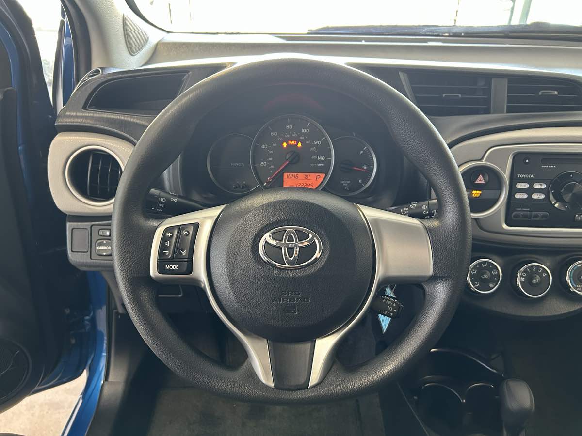 2012 Toyota Yaris LE photo 26