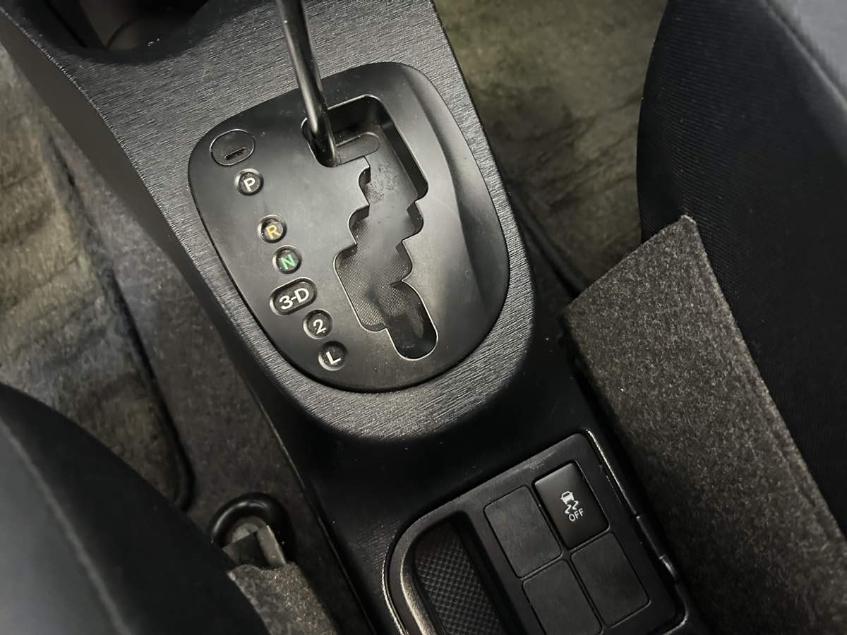 2012 Toyota Yaris LE photo 30