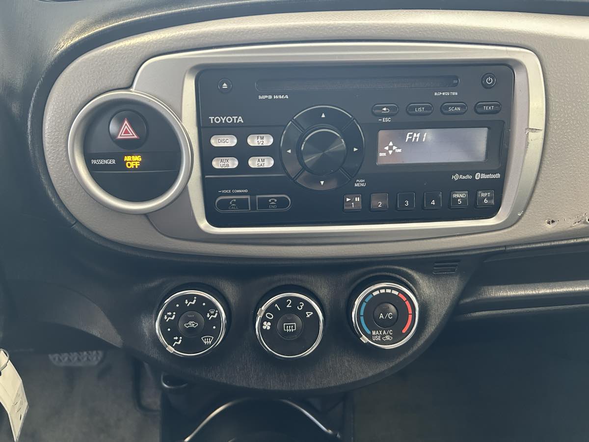 2012 Toyota Yaris LE photo 31