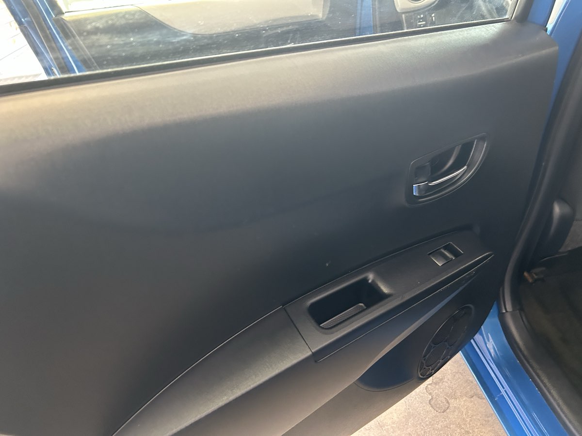 2012 Toyota Yaris LE photo 33