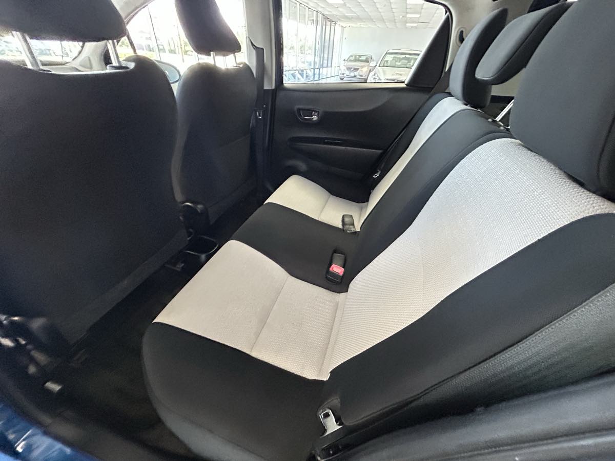 2012 Toyota Yaris LE photo 35