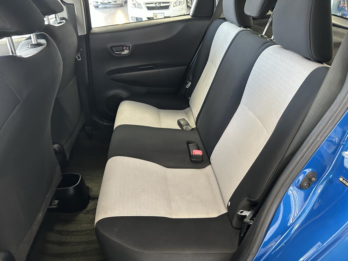 2012 Toyota Yaris LE photo 36