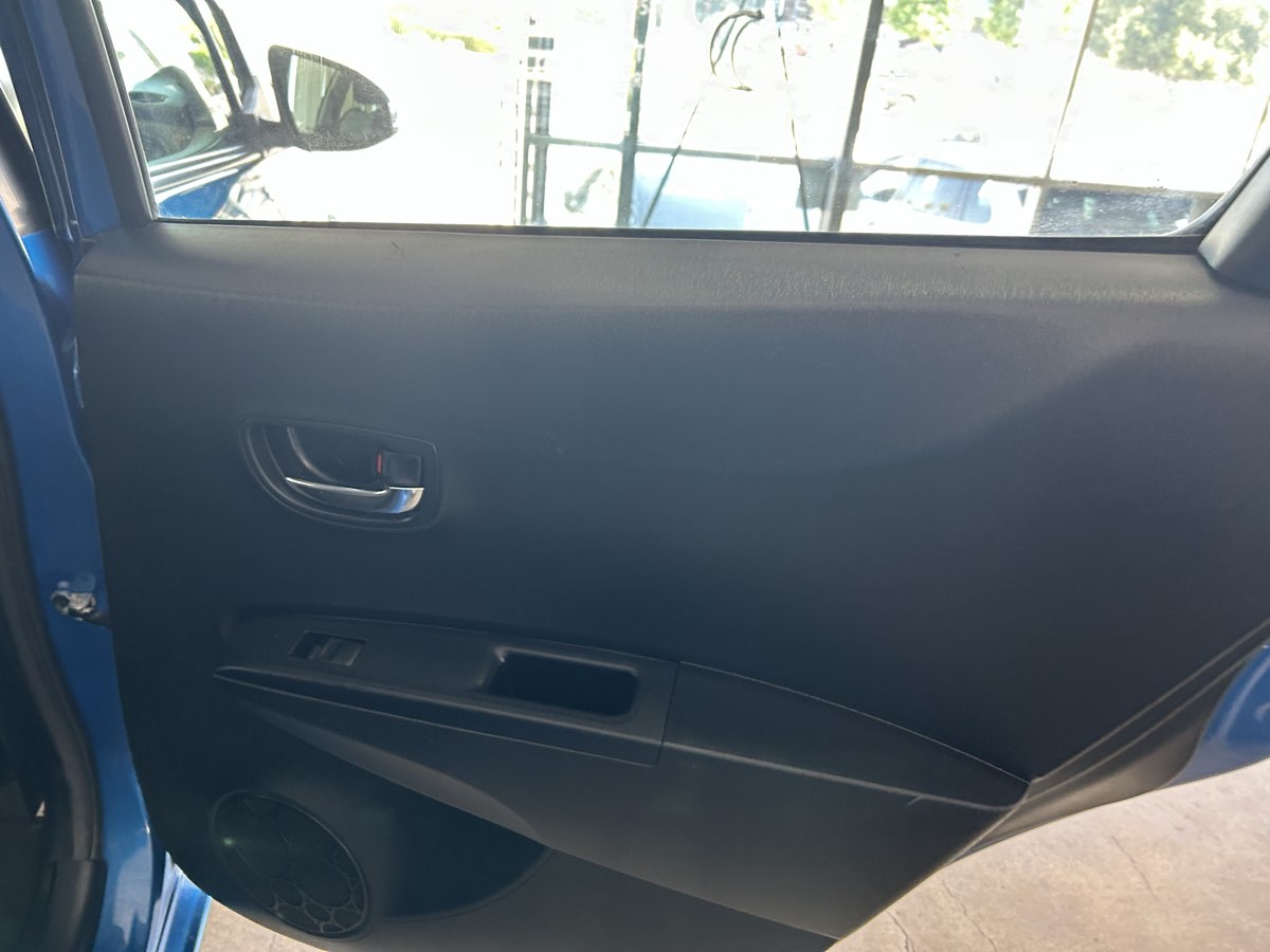 2012 Toyota Yaris LE photo 37