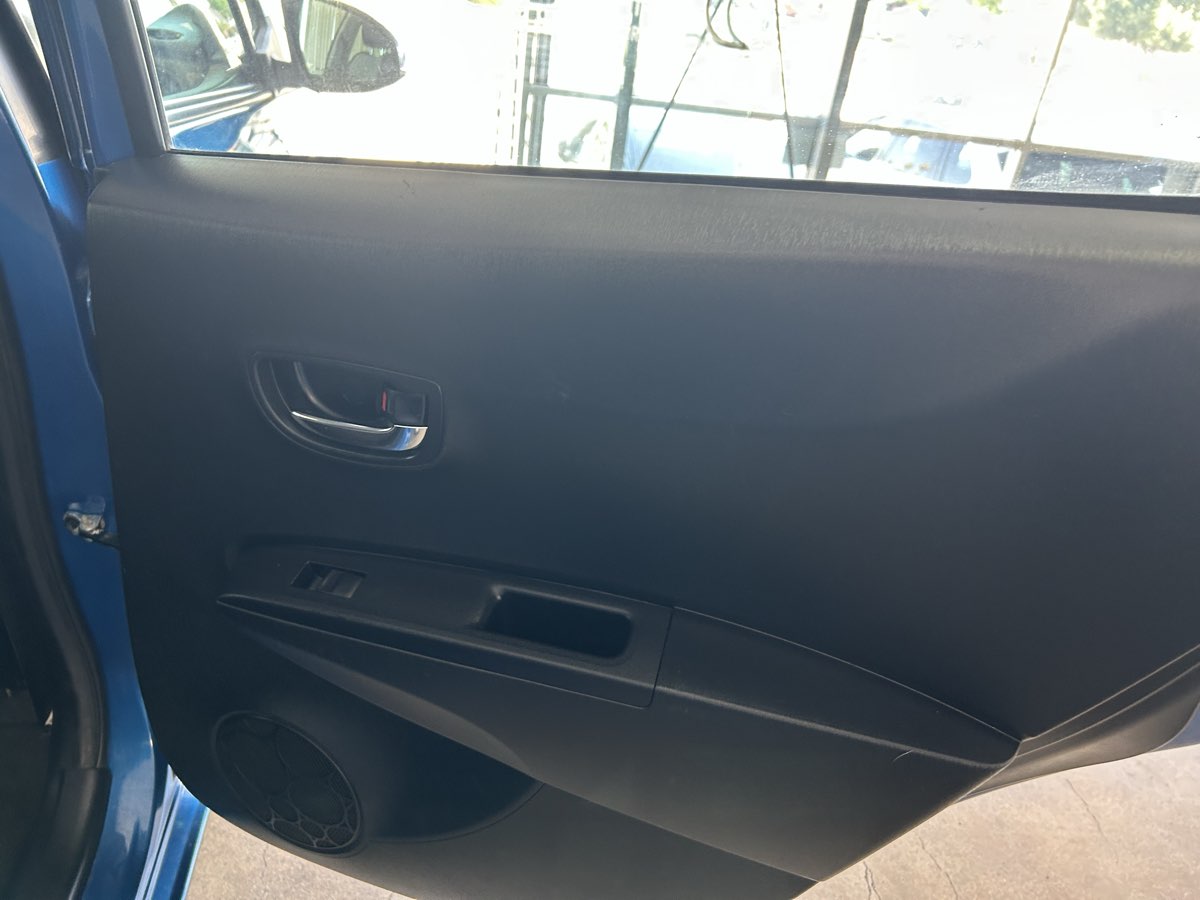 2012 Toyota Yaris LE photo 38