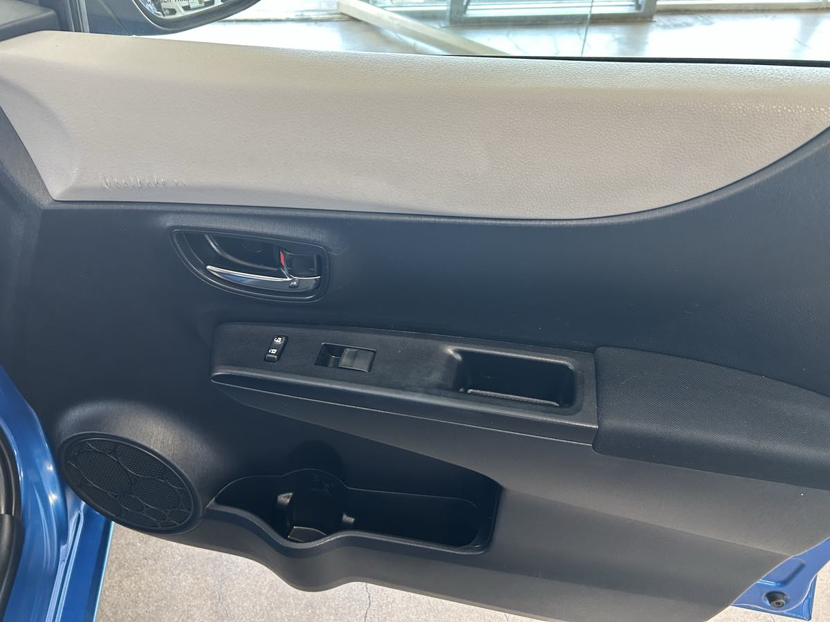 2012 Toyota Yaris LE photo 41