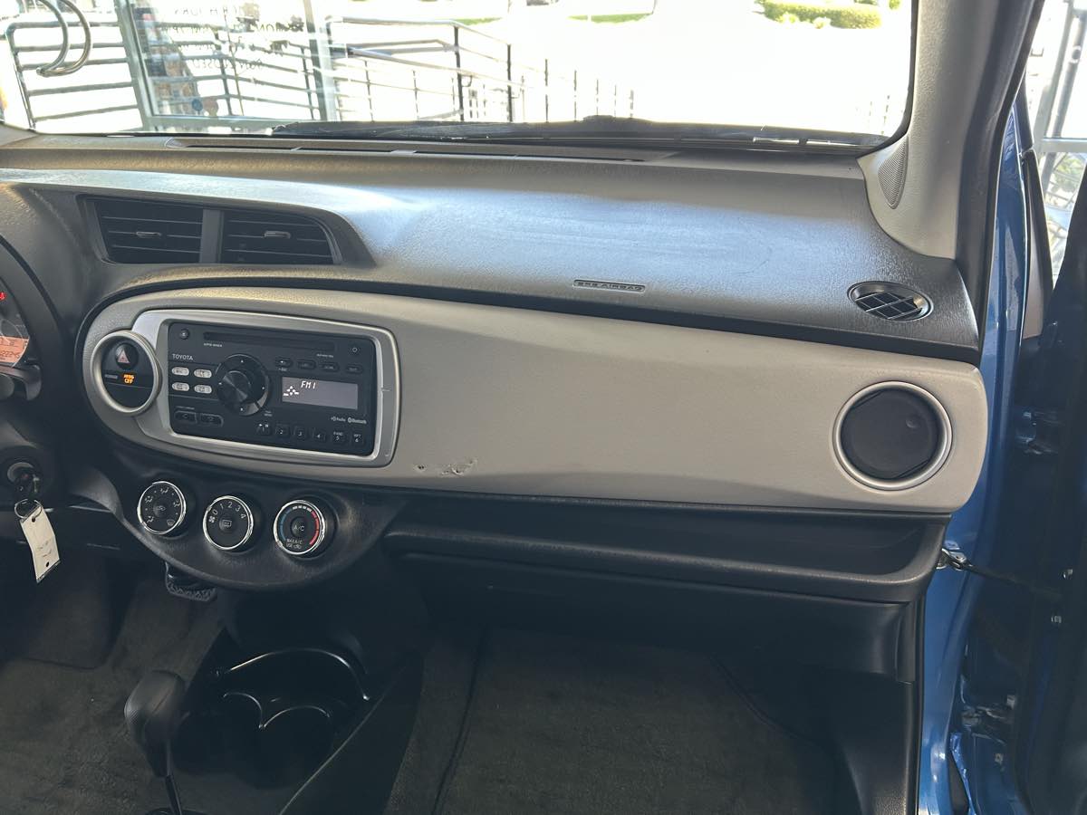 2012 Toyota Yaris LE photo 42