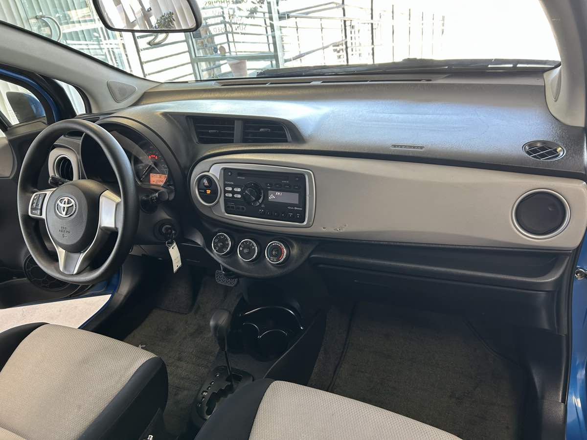 2012 Toyota Yaris LE photo 43