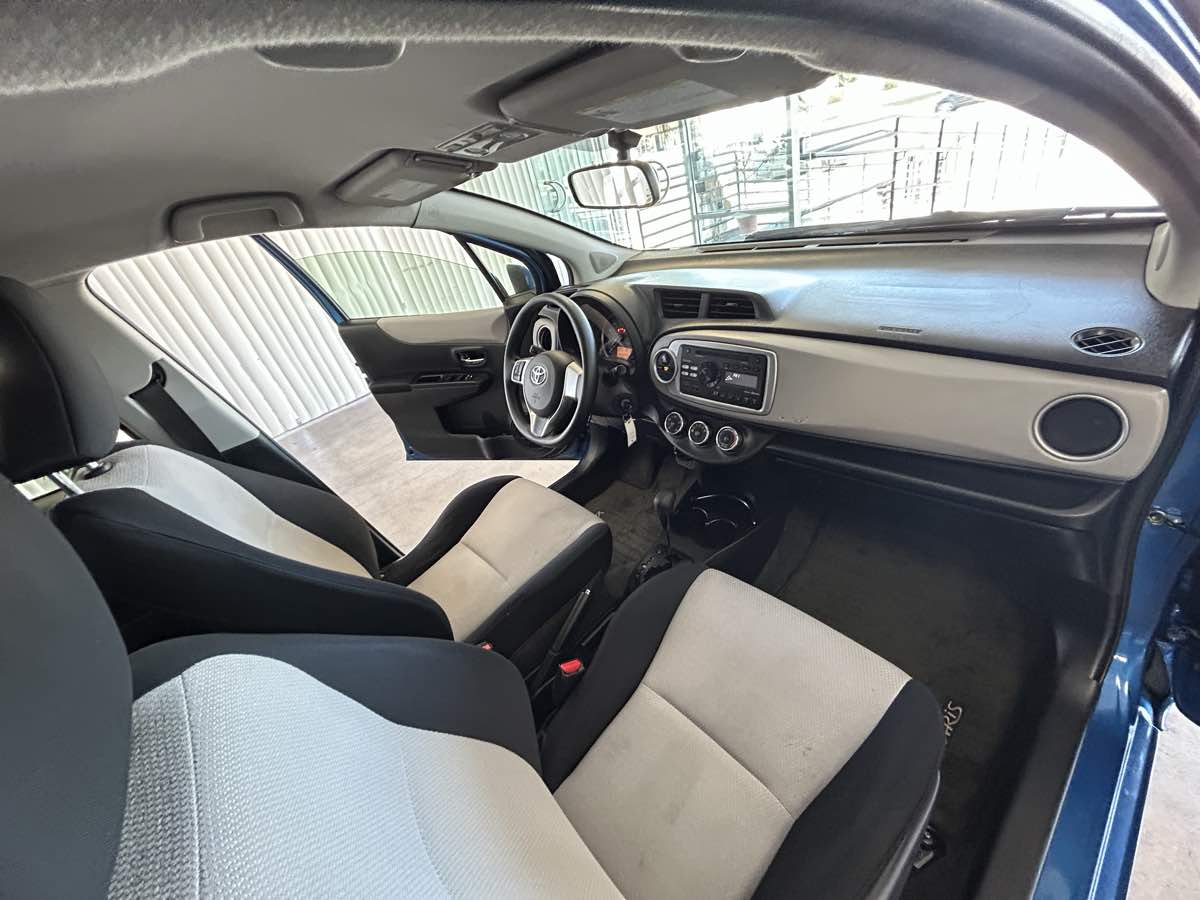 2012 Toyota Yaris LE photo 44
