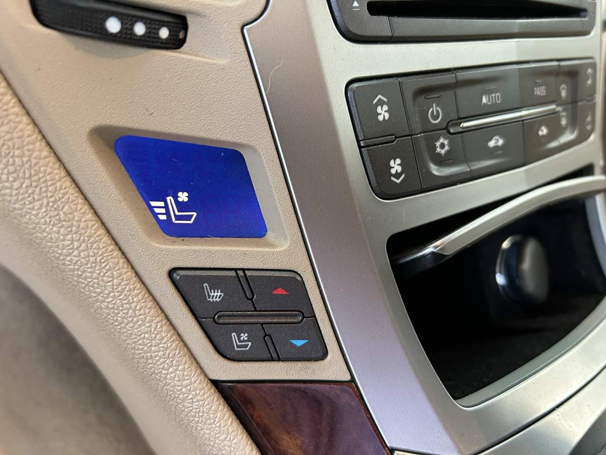 2012 Cadillac CTS Sedan Premium photo 35