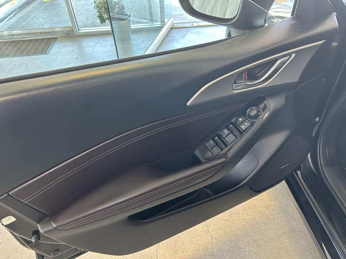 2018 Mazda Mazda3 Touring photo 19