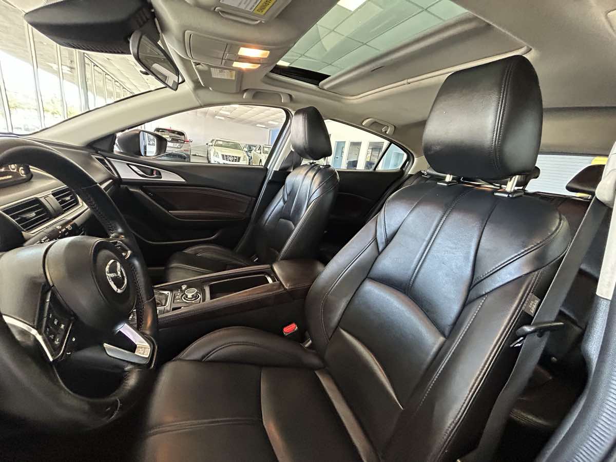 2018 Mazda Mazda3 Touring photo 25