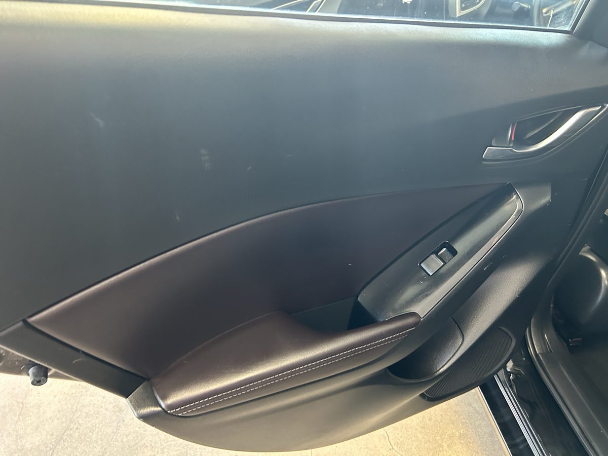2018 Mazda Mazda3 Touring photo 38