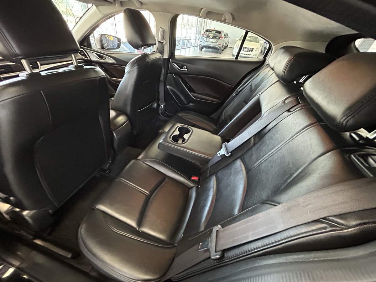 2018 Mazda Mazda3 Touring photo 41
