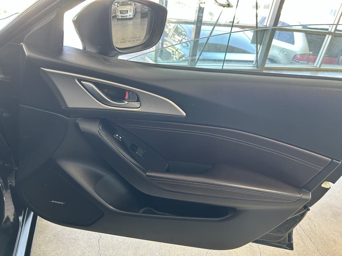 2018 Mazda Mazda3 Touring photo 43