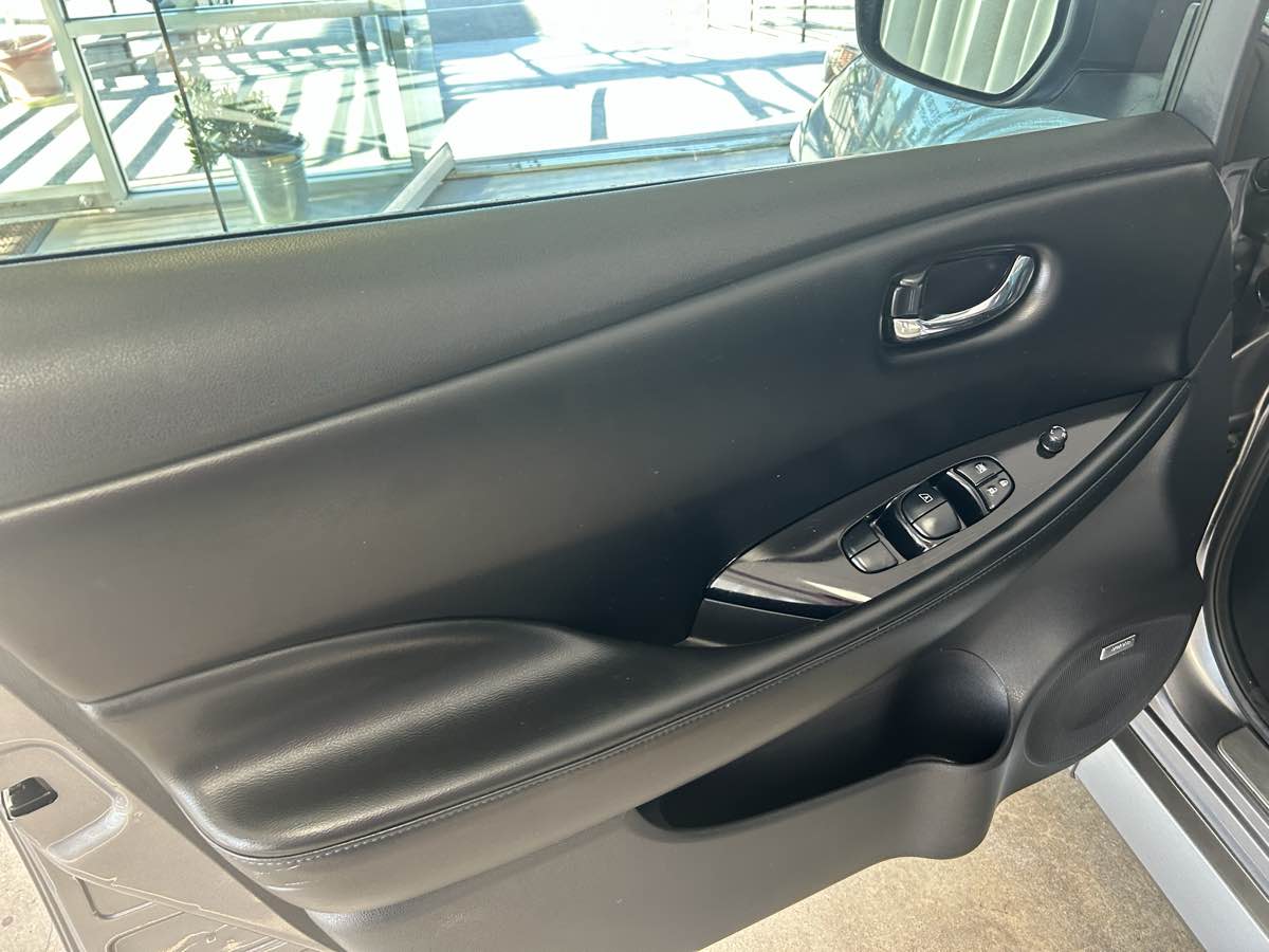 2021 Nissan Leaf SL Plus photo 23