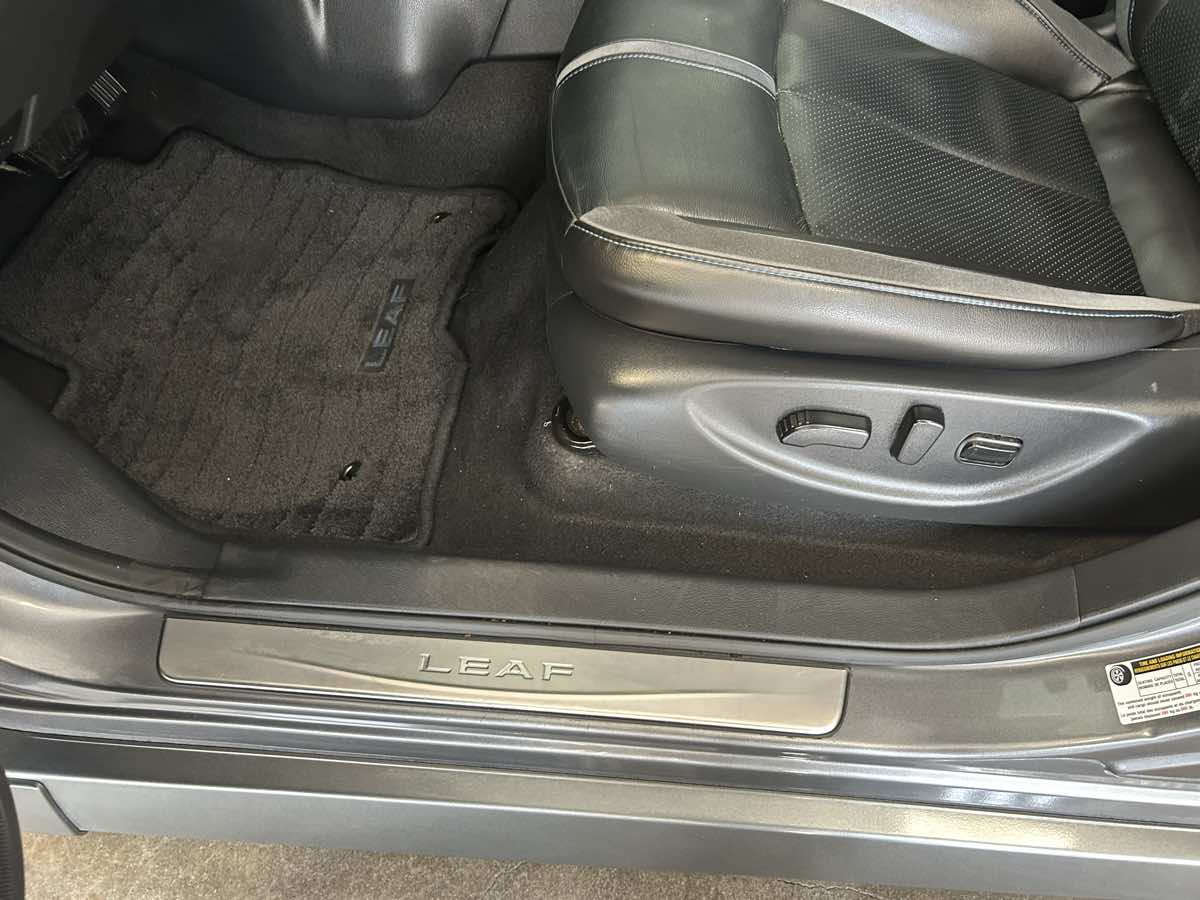 2021 Nissan Leaf SL Plus photo 24
