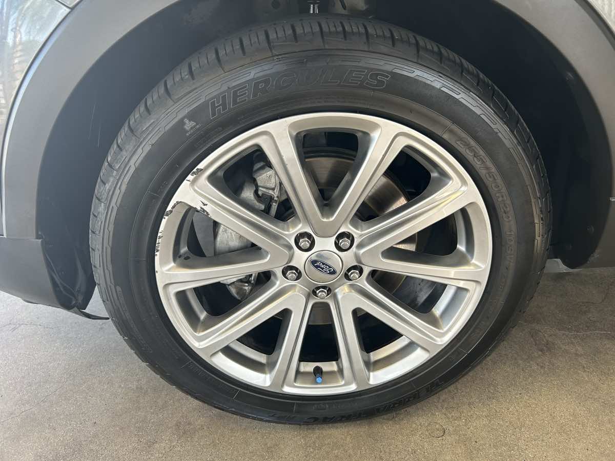 2016 Ford Explorer Limited photo 8