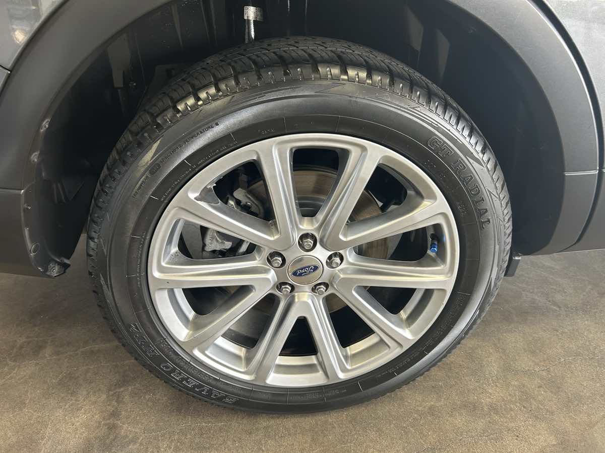 2016 Ford Explorer Limited photo 9