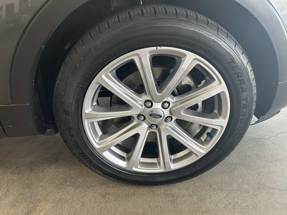 2016 Ford Explorer Limited photo 11