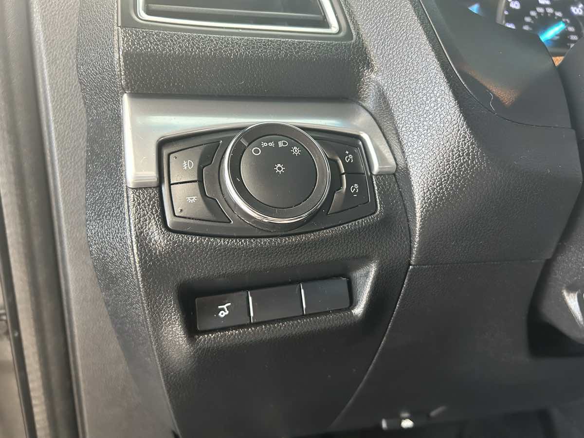 2016 Ford Explorer Limited photo 30