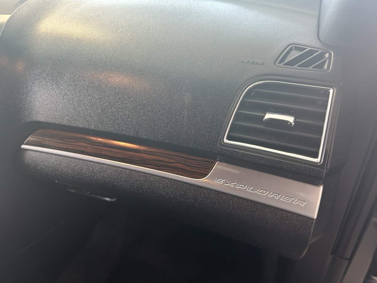 2016 Ford Explorer Limited photo 51
