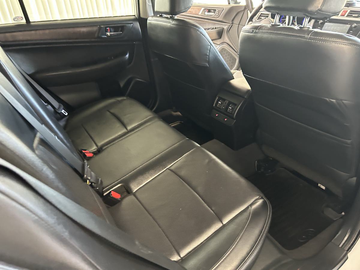 2016 Subaru Outback 3.6R Limited photo 35