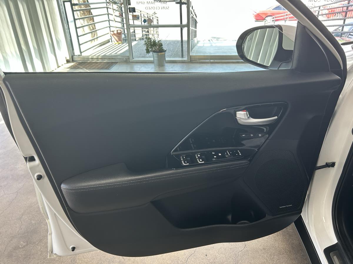 2018 Kia Niro EX Premium photo 21