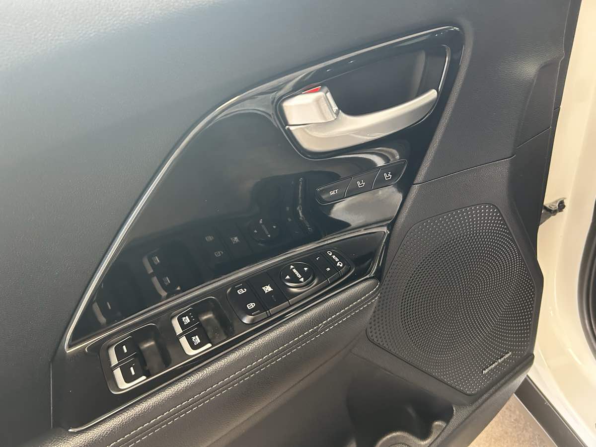 2018 Kia Niro EX Premium photo 22