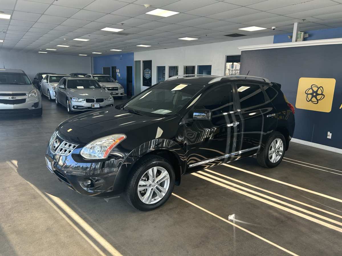 2013 Nissan Rogue SV photo 2