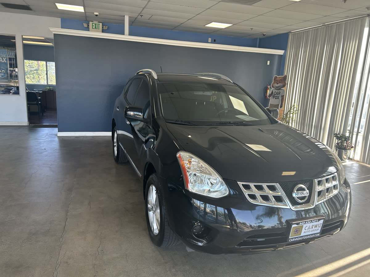 2013 Nissan Rogue SV photo 3