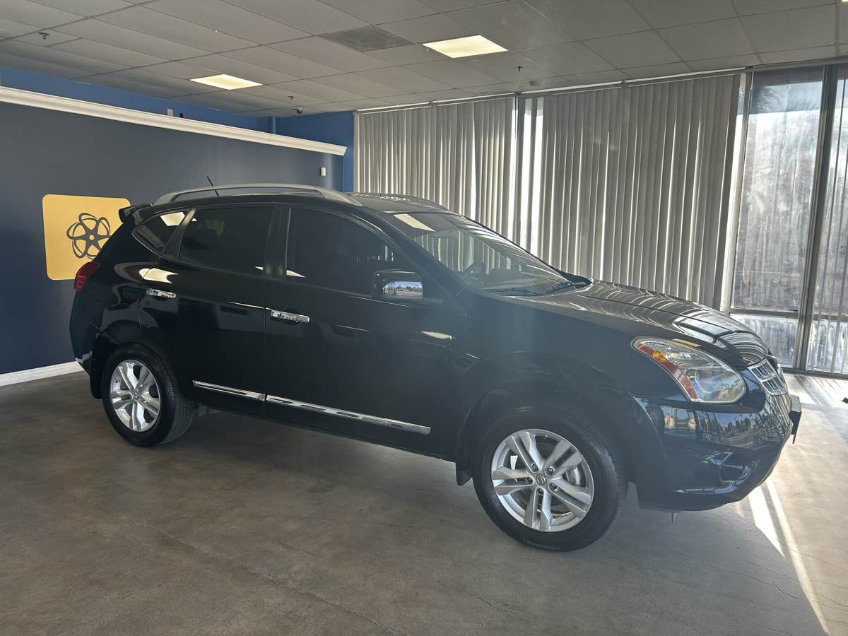 2013 Nissan Rogue SV photo 4