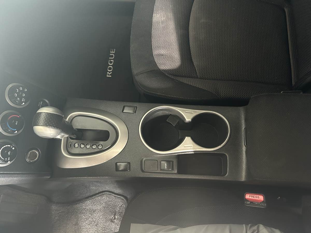 2013 Nissan Rogue SV photo 14