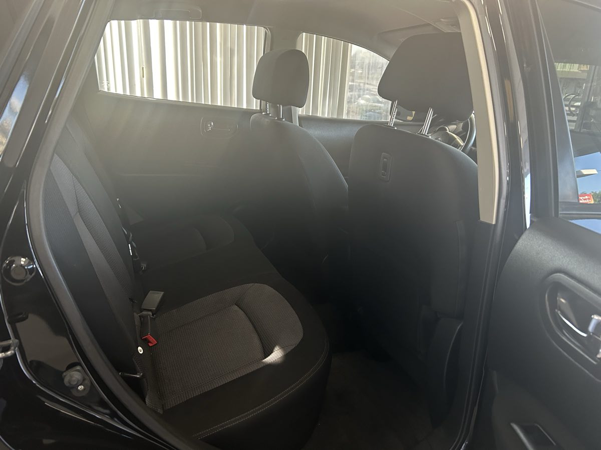 2013 Nissan Rogue SV photo 18