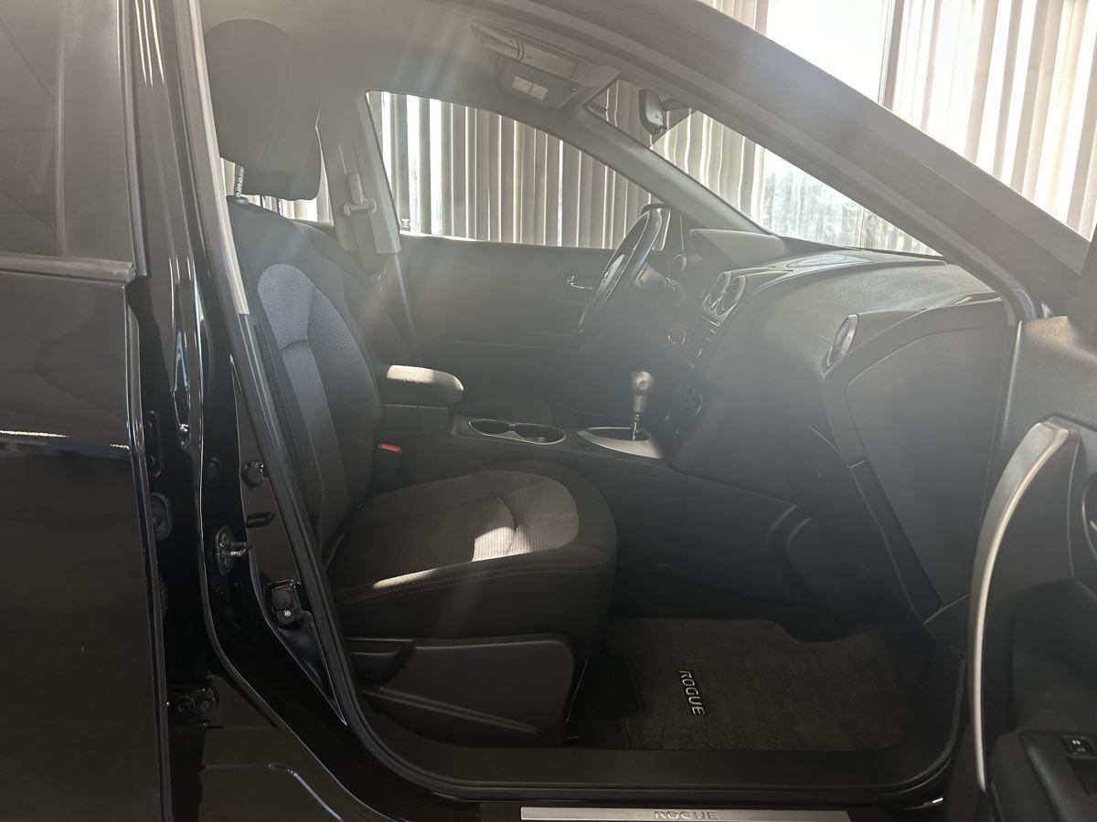 2013 Nissan Rogue SV photo 20