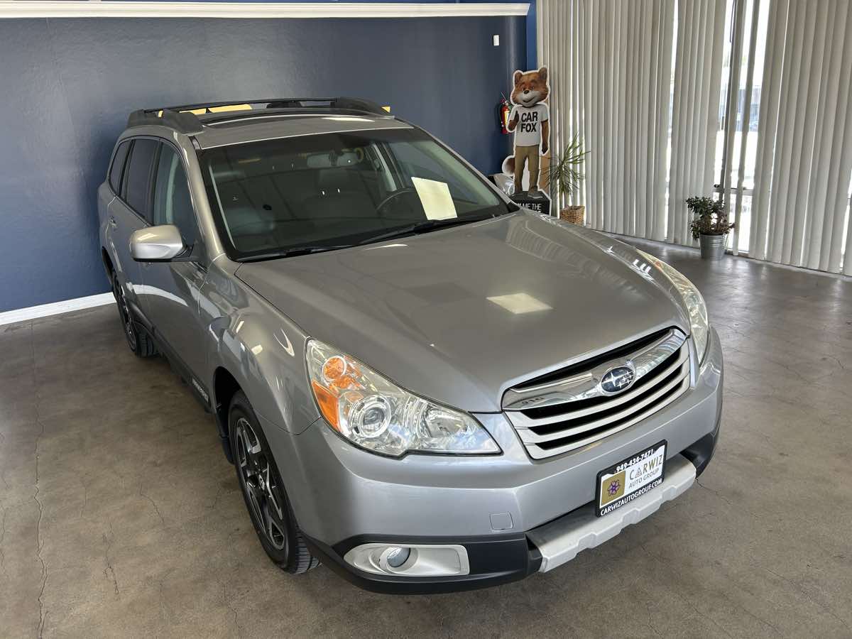 2011 Subaru Outback 2.5i Limited photo 2