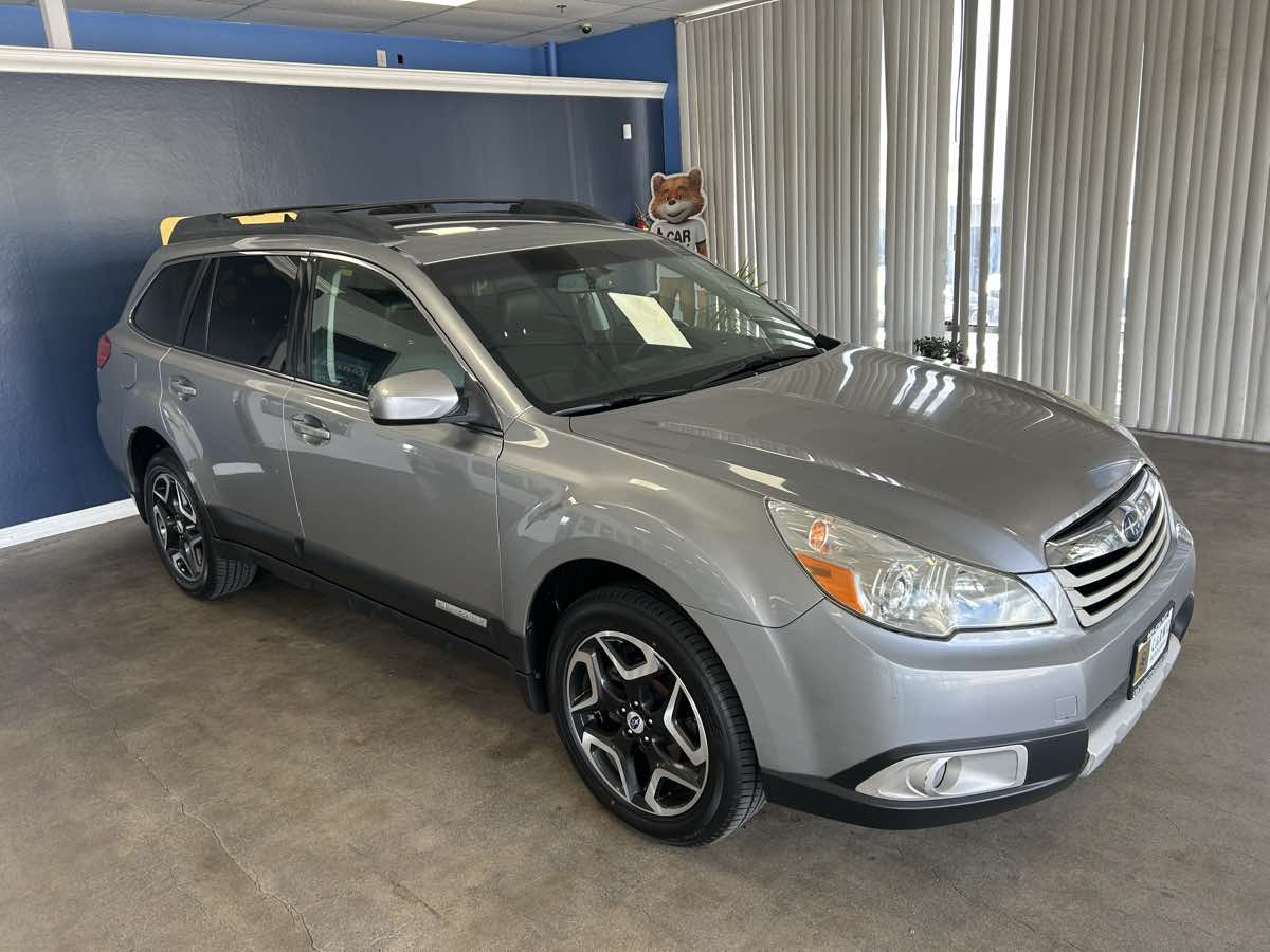 2011 Subaru Outback 2.5i Limited photo 3