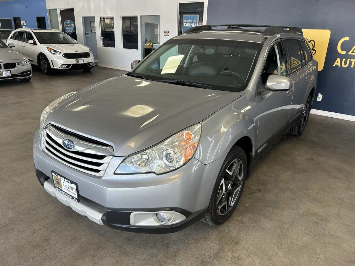 2011 Subaru Outback 2.5i Limited photo 4