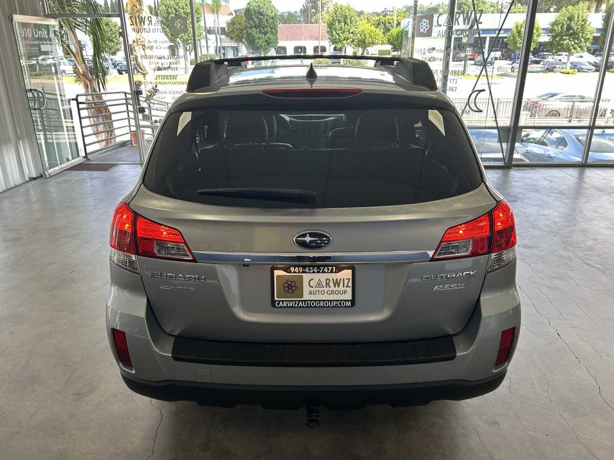2011 Subaru Outback 2.5i Limited photo 11