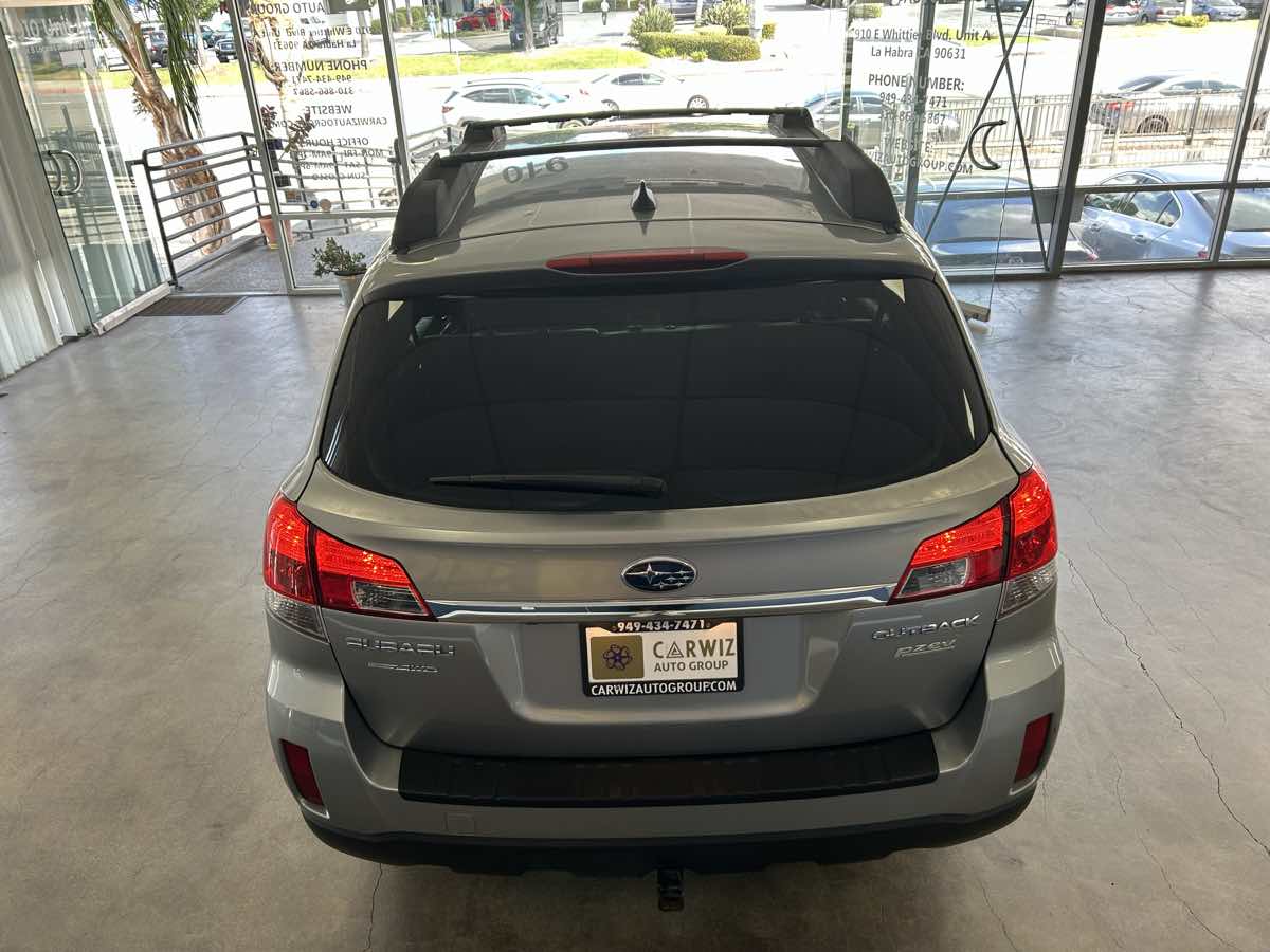2011 Subaru Outback 2.5i Limited photo 12