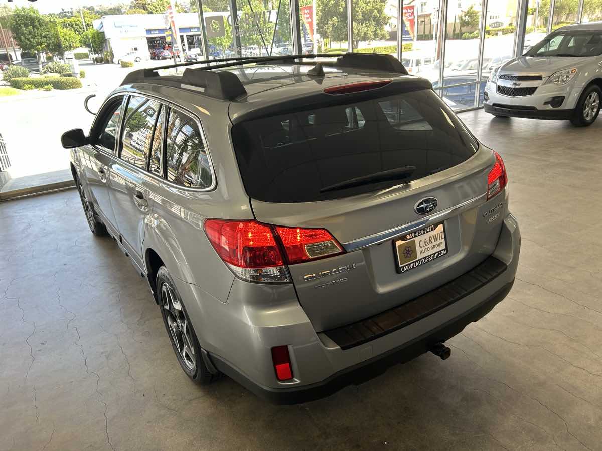 2011 Subaru Outback 2.5i Limited photo 13