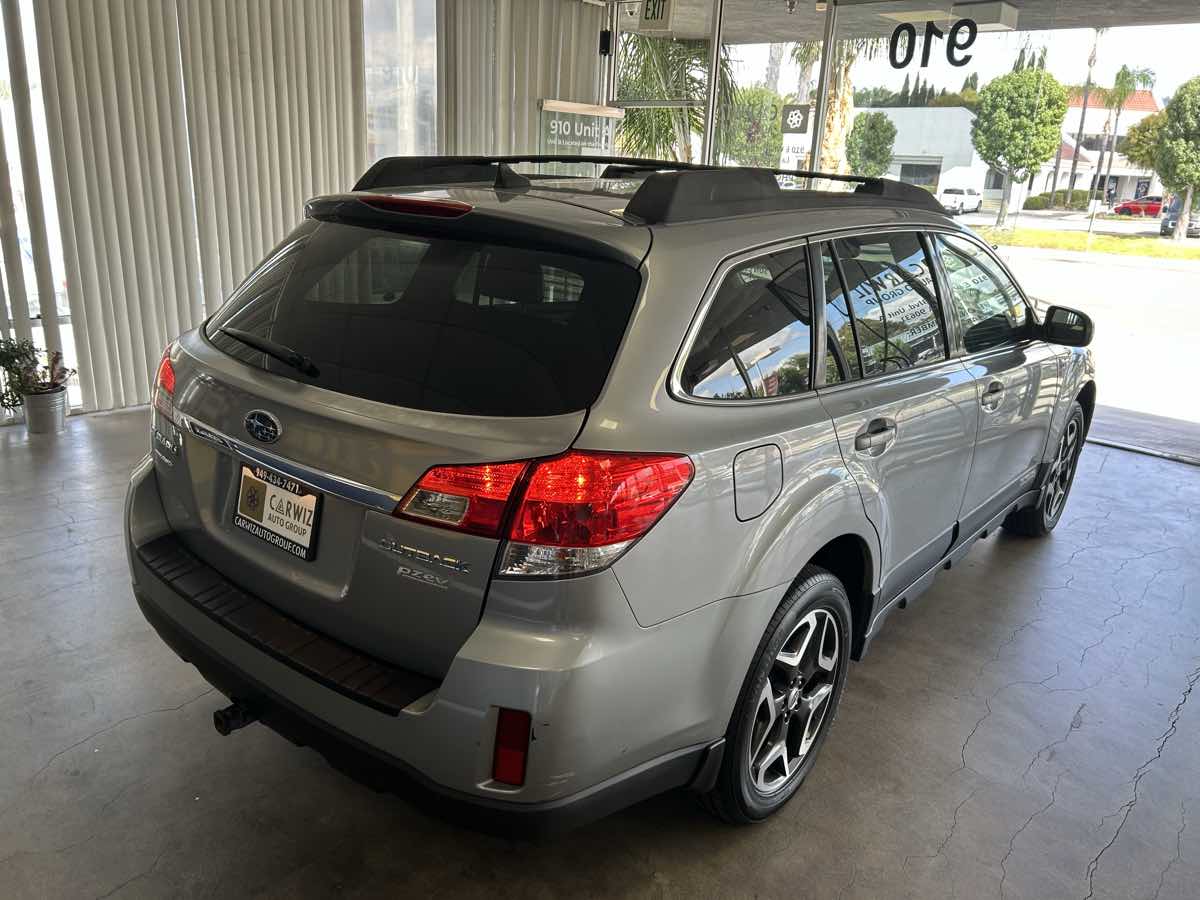 2011 Subaru Outback 2.5i Limited photo 15