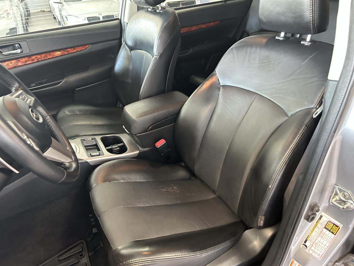 2011 Subaru Outback 2.5i Limited photo 20