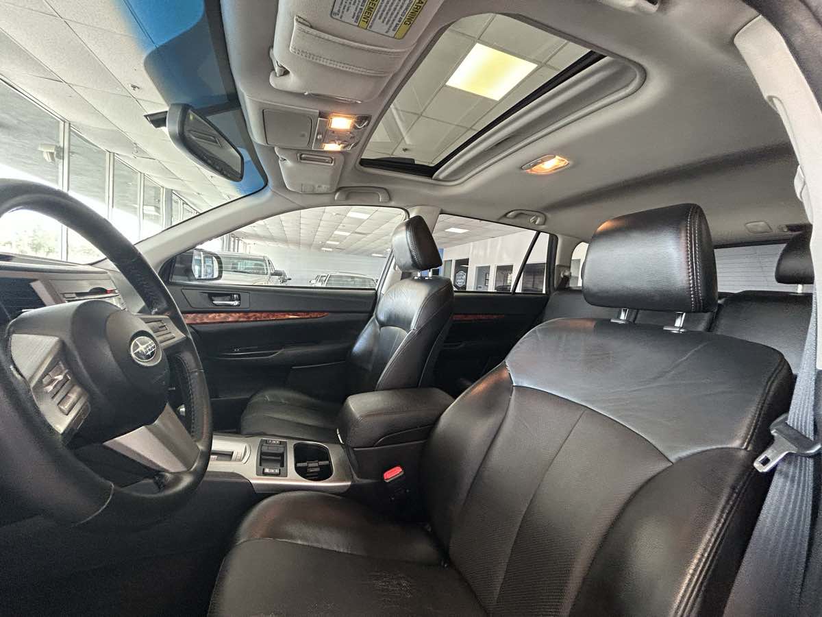 2011 Subaru Outback 2.5i Limited photo 21