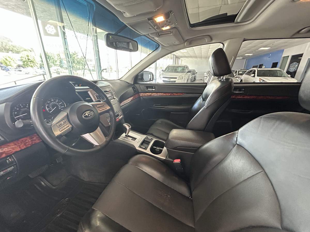 2011 Subaru Outback 2.5i Limited photo 22