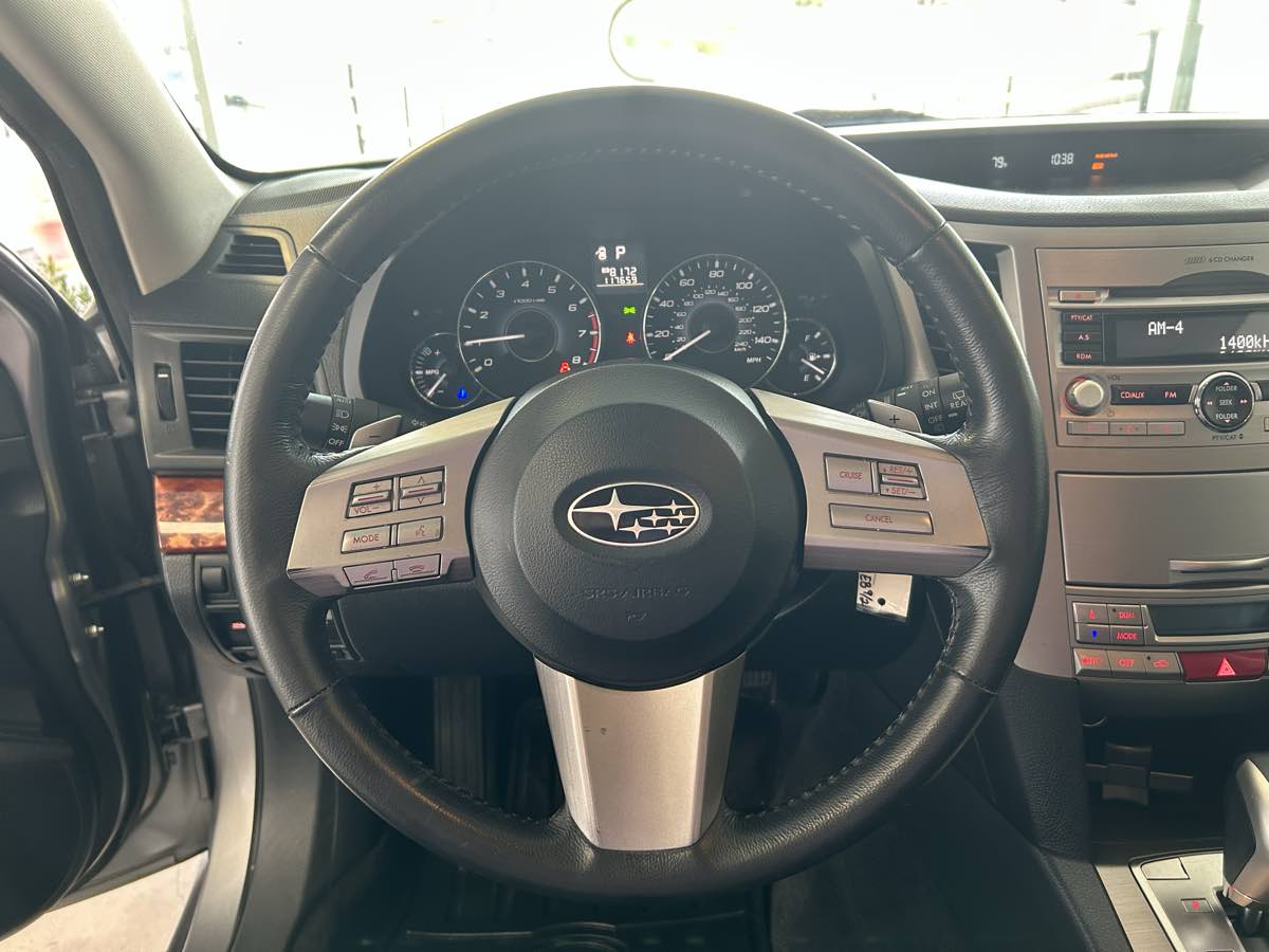 2011 Subaru Outback 2.5i Limited photo 24