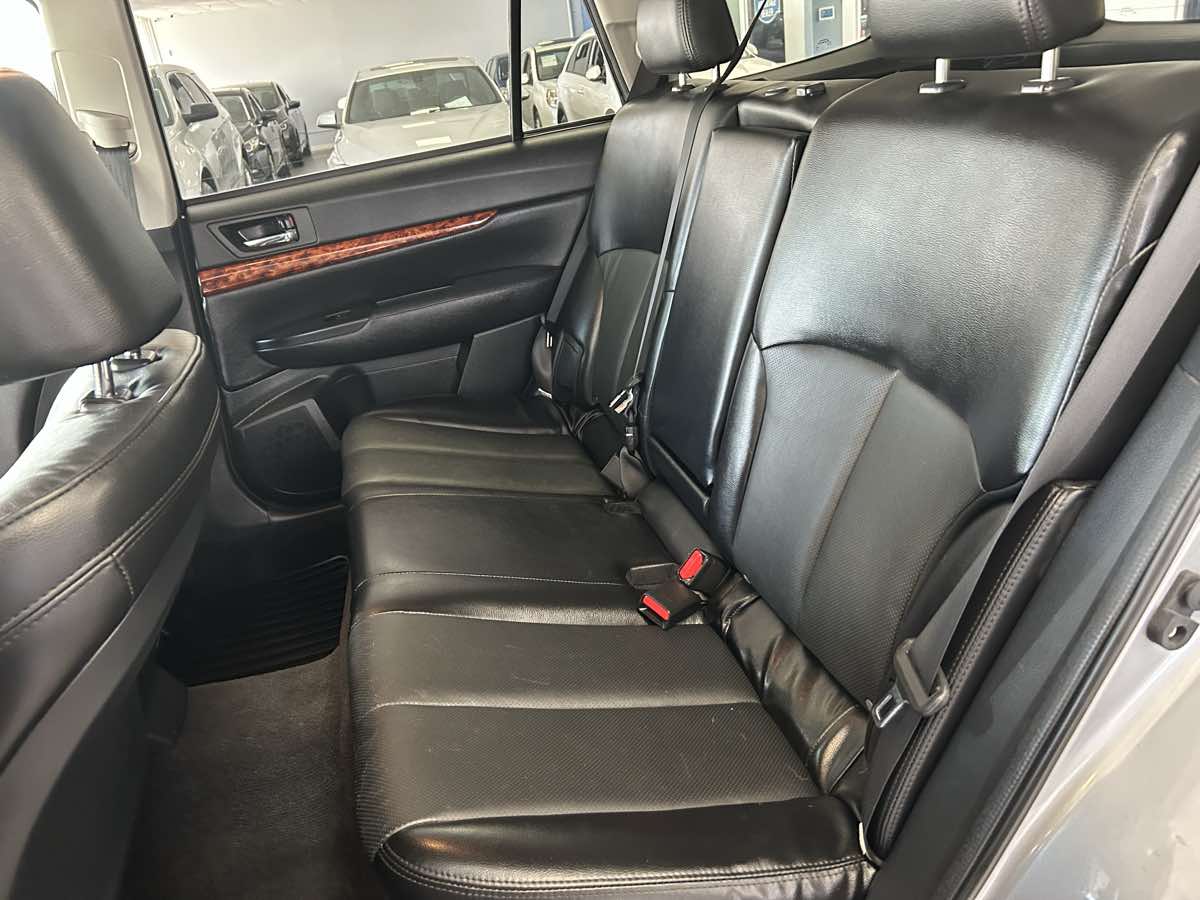 2011 Subaru Outback 2.5i Limited photo 31