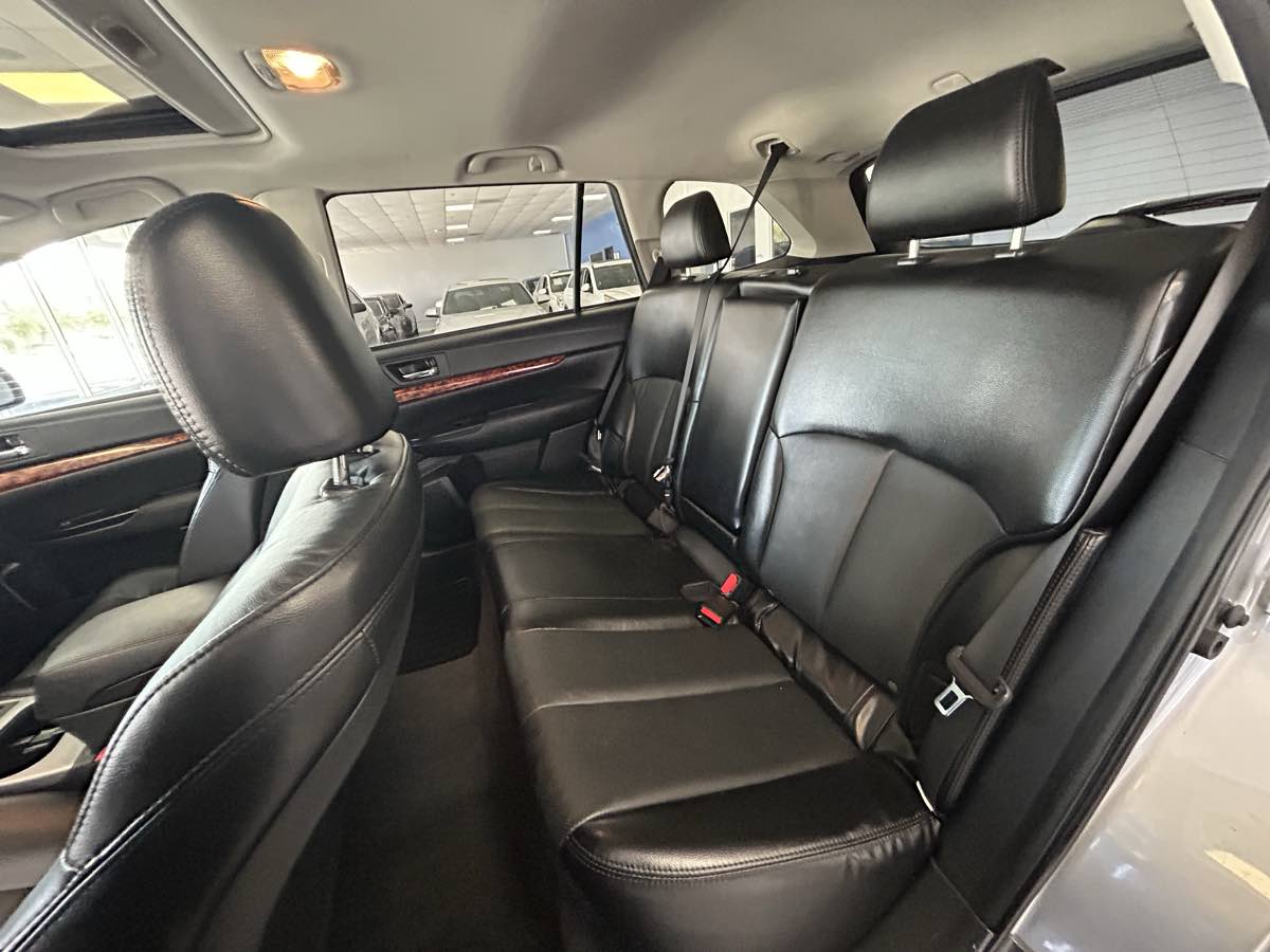 2011 Subaru Outback 2.5i Limited photo 32